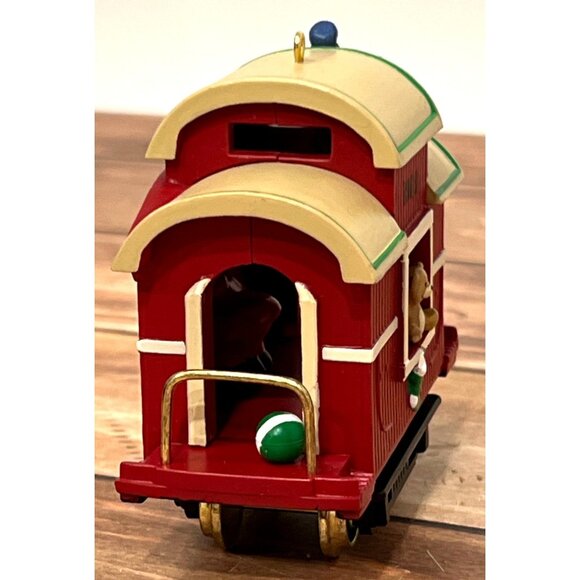 1989 HALLMARK KEEPSAKE ORNAMENT QX458-5 CHRISTMAS CABOOSE SANTA TRAIN - Picture 7 of 9